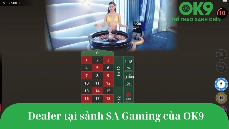 Dealer nữ tại sảnh SA Gaming của OK9 đang chia bài baccarat trực tiếp